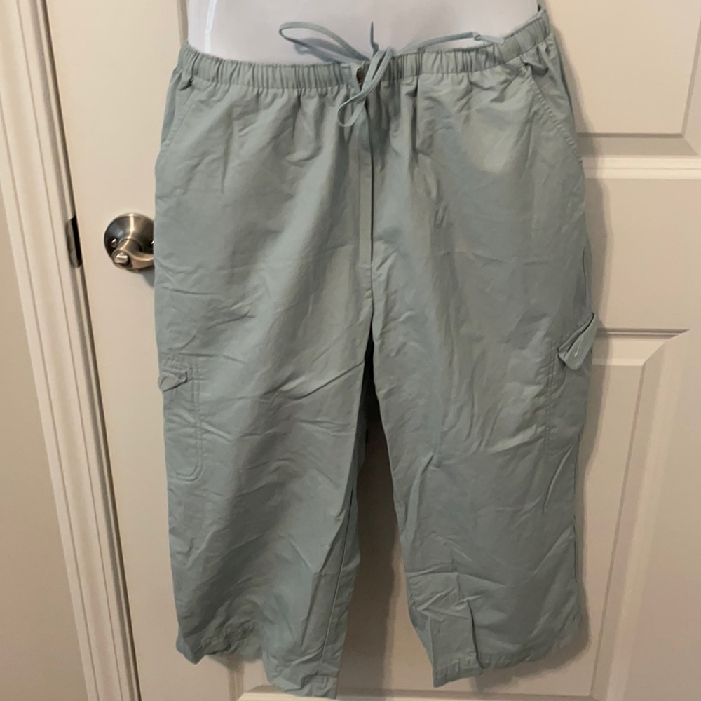 Elastic waist Nike (12-14) Capri dry fit pants